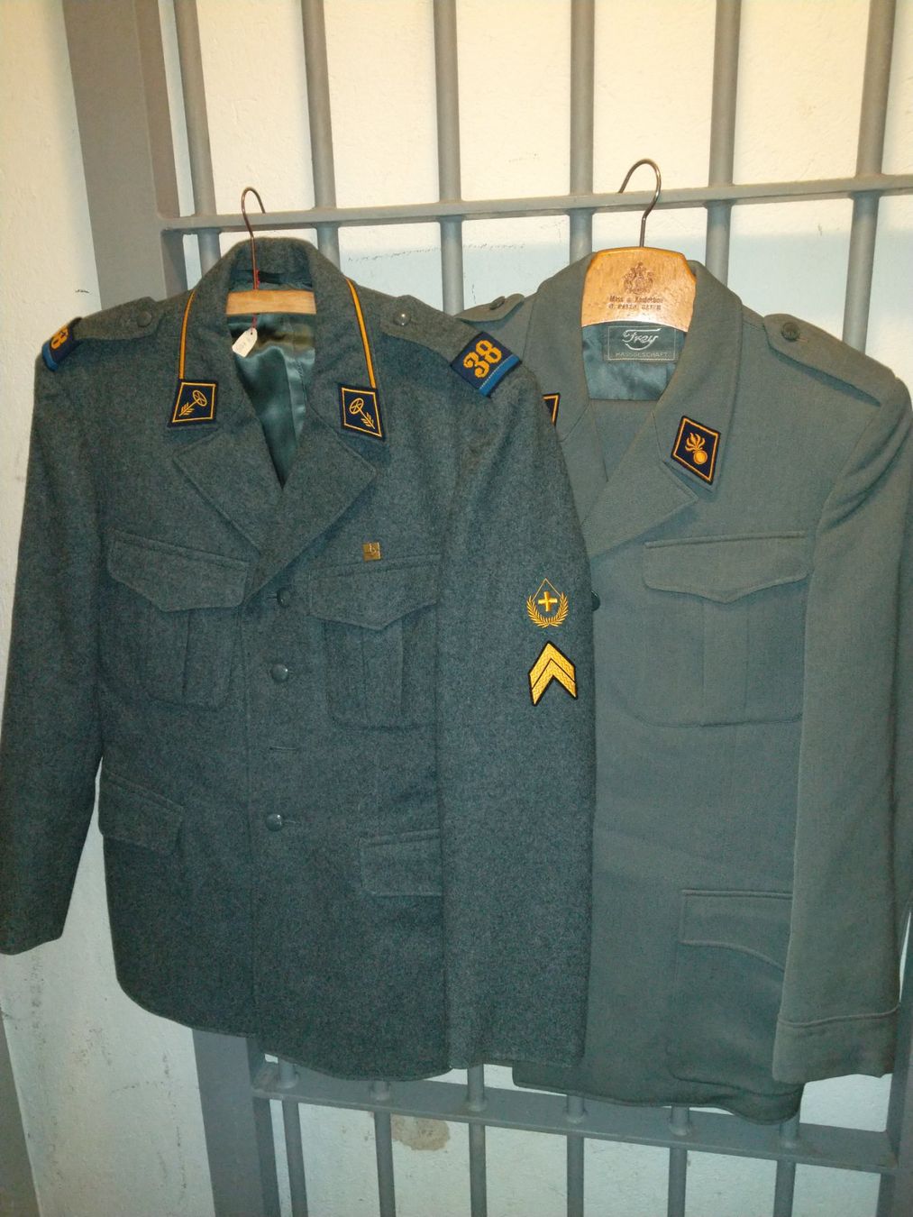 Armée suisse Uniformes: Uniformjacken Schweizer Armee – D'occasion à Schüpfheim par Mg6170 1