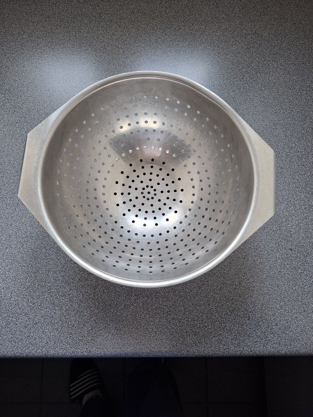 Cucine complete:  Metall-Sieb/Abstragtopf – Usato da Bern venduto da Madagaskarpalme