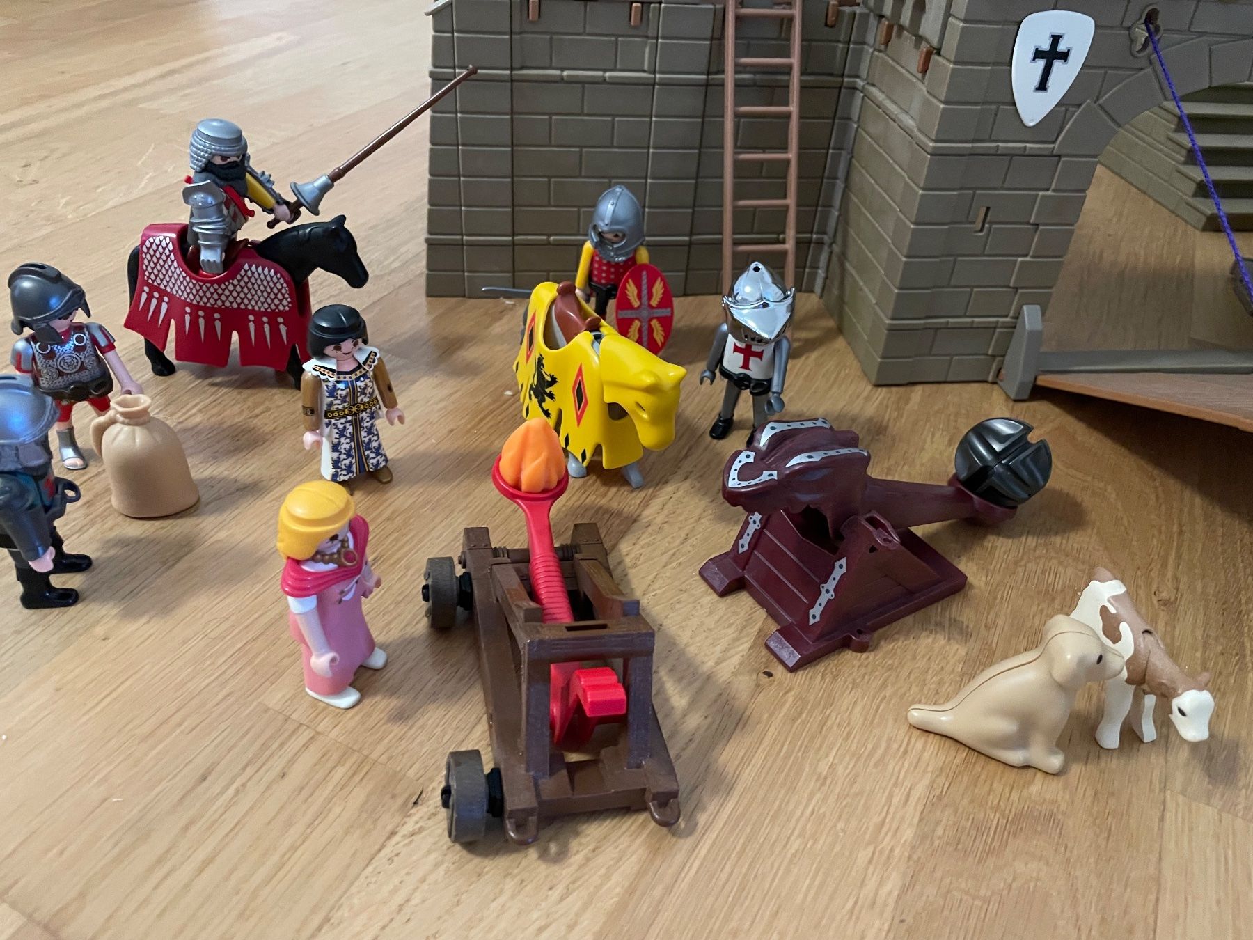 Playmobil Spielzeuge: Playmobil Ritterburg mit Figuren – Gebraucht aus Biel-Benken BL von Ddrummer 5