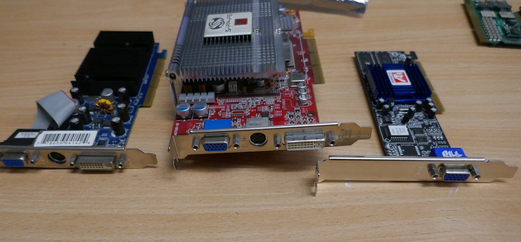 MSI Schede grafiche: Drei alte AGP Grafikkarten – Usato da Wenslingen venduto da FairlightCMI 7