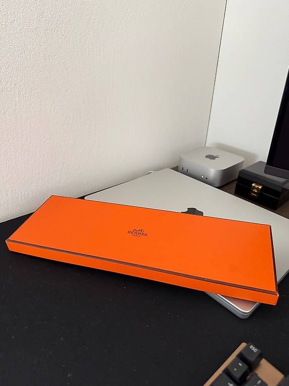 Hermès Cravatte: Hermes Luxury Orange Tie Box – Usato da Schübelbach venduto da Rahnmont 1