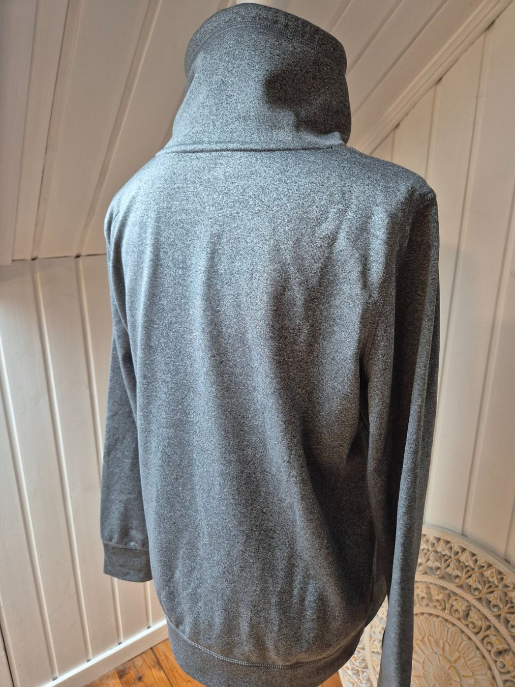 Reebok Maglioni & Felpe: REEBOK pullover grau Grösse L – Usato da Niederweningen venduto da Obson 5