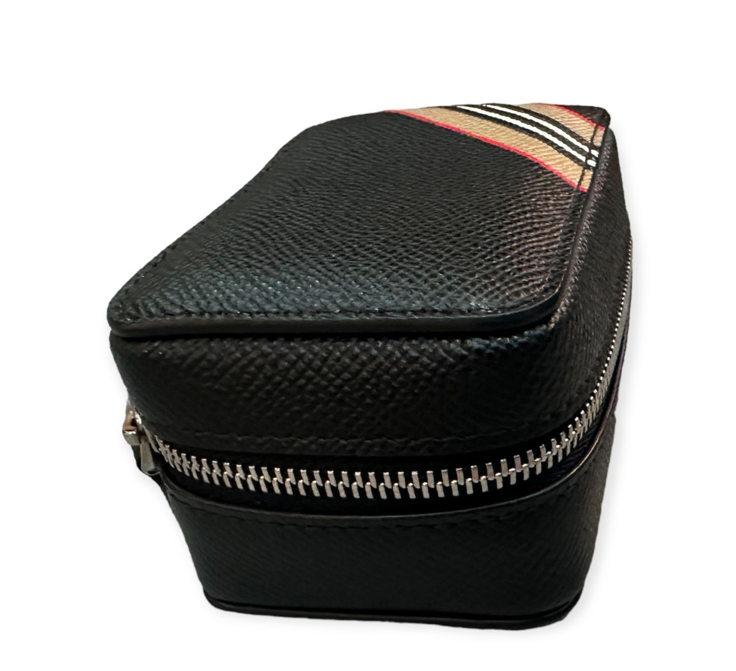 Burberry Gemelli: BURBERRY SCHWARZE MANSCHETTENKNOPF-ETUI – Nuovo e nell'imballaggio originale da Lachen SZ venduto da HelvetiaLuxury 1