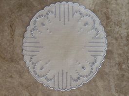 Hübsches Deckchen, echte Appenzeller Stickerei, Handarbeit,