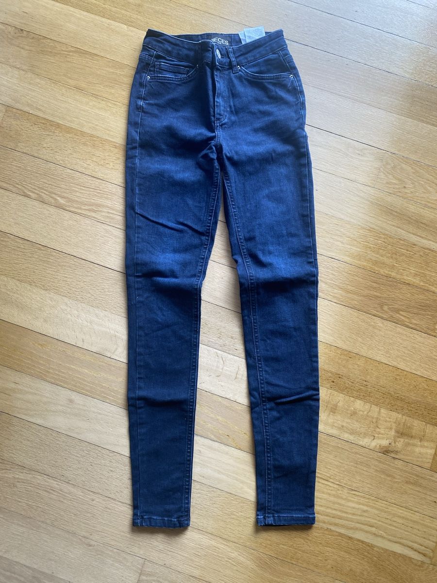 Jeans: Jeans XS/30 Pieces – Usato da Winterthur venduto da leo_6zng 2