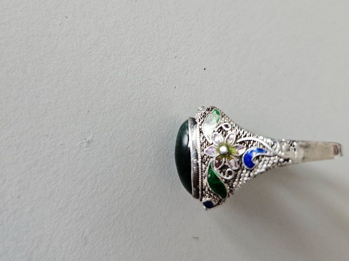 Ringe: Silberring mit grünem Edelstein und Emaille, Gr. 57 – Defekt aus Urdorf von Colina 8