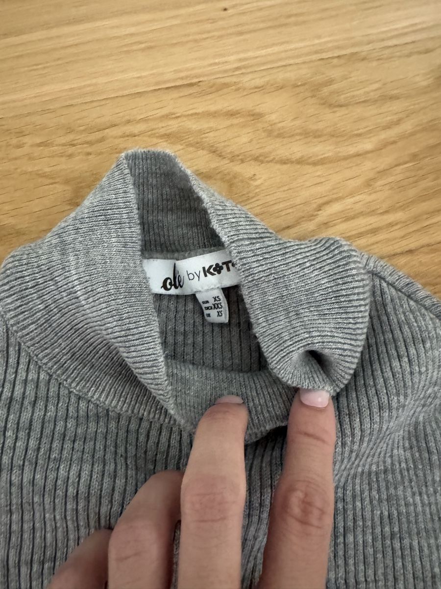 Pulls & Sweat-shirts: Pullover grau Grösse XS mit Cut-outs – D'occasion à Zürich par ErnstS_23 1
