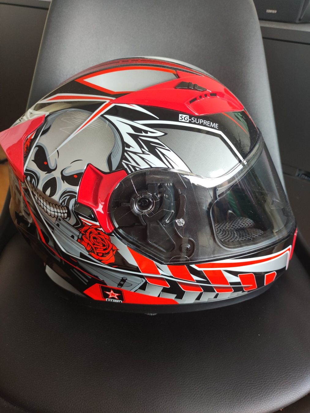 Caschi & visiere: Casque moto – Usato da Biel/Bienne venduto da justophe 1