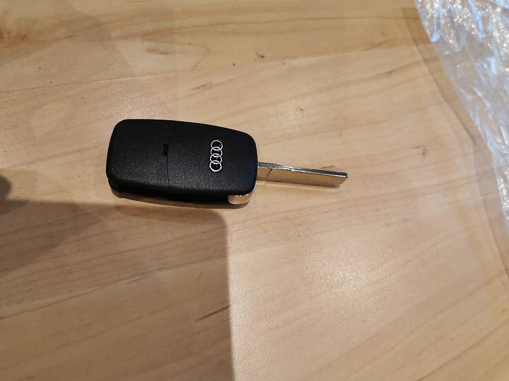 Chiavi: Audi TT 8n Funkschlüssel – Usato da Oberdorf BL venduto da FabioSantoro1990 1
