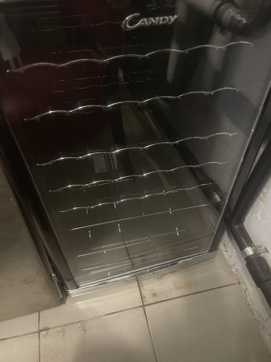 Equipement de magasin & Foires: frigo, vin – D'occasion à Romont FR par lua_k8pr 1