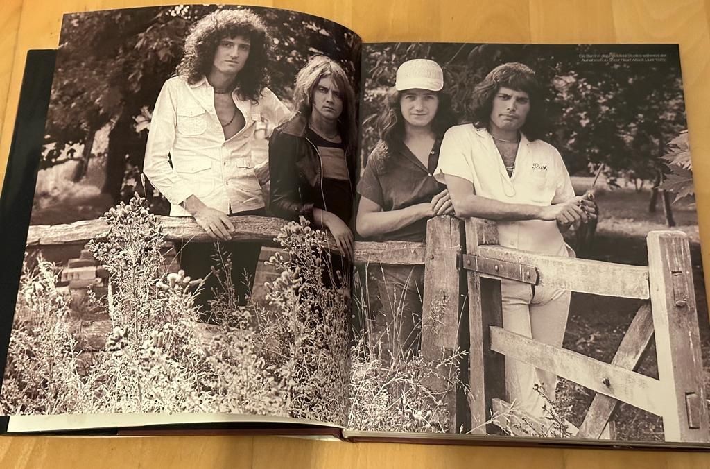 Bücher: Queen Foto Buch (Live, Studio & Backstage) – Gebraucht aus Belp von B7L0 9