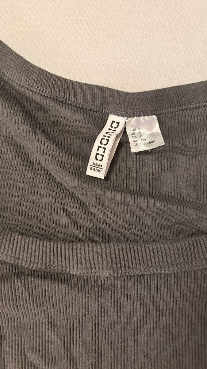 H&M Top: H&M Basic Ribbed Crop Top Grau – Damen Gr. S – Usato da Rothenbrunnen venduto da mia_n6vj 1