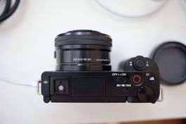 Sony ZV E10 (Mark I) Kit (inkl. Objektiv + 3 Akkus)