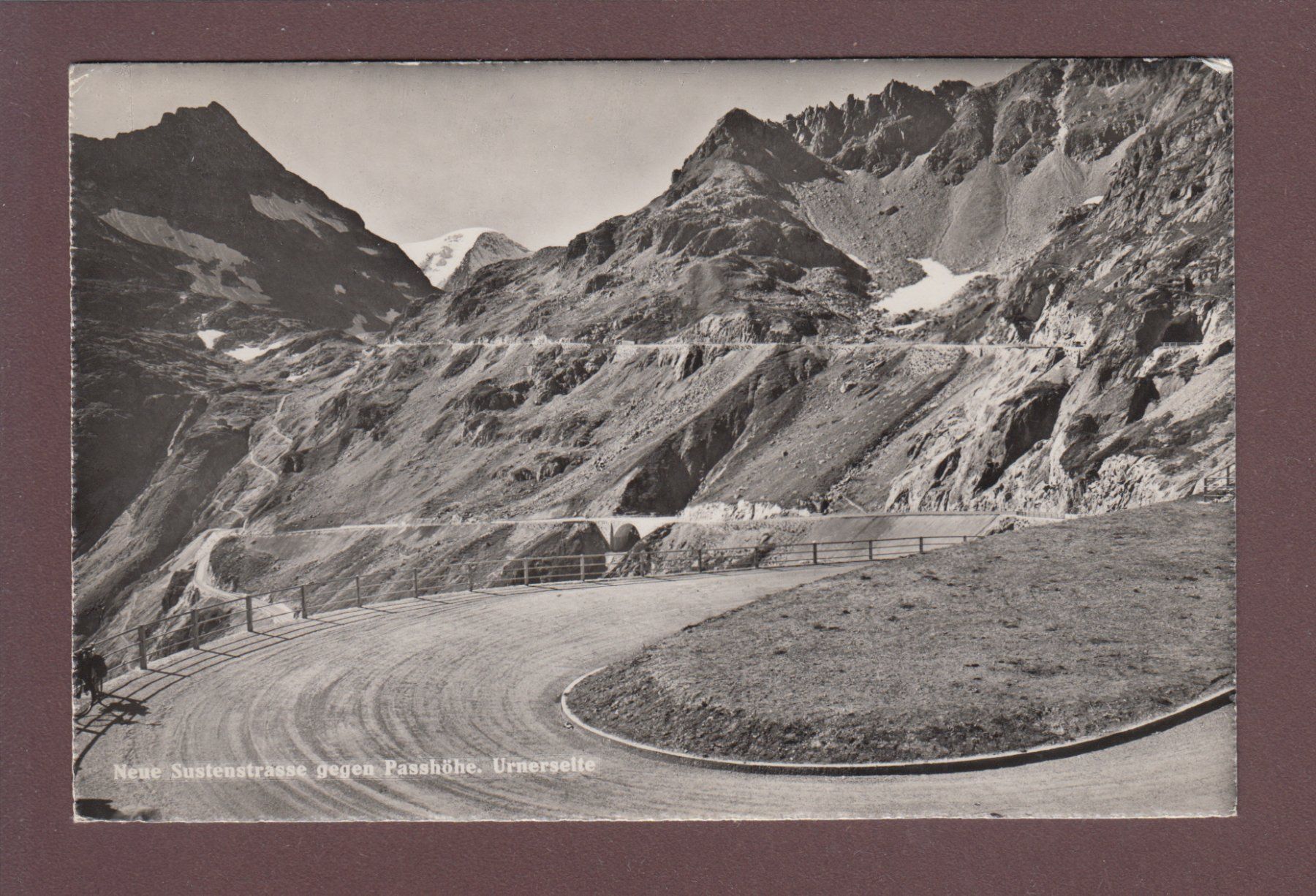 Cartoline postali: Neue SUSTENSTRASSE - Passhöhe - 1947 – Usato da Pully venduto da nicecards