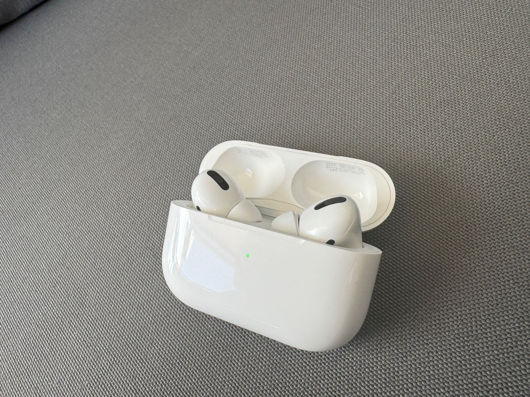 Apple Cuffie: Apple AirPods Pro – Usato da Lausanne venduto da Denis- 1