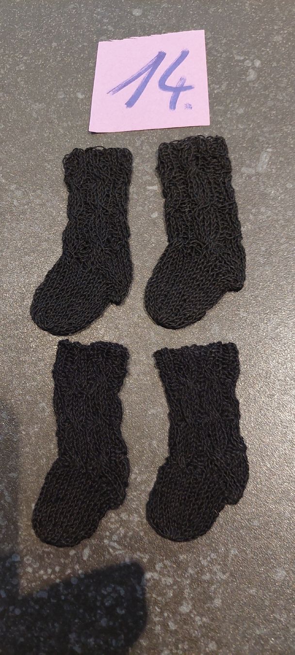 Puppen: 2Paar schwarze neue Puppensocken  – Neu (gemäss Beschreibung) aus Muri AG von nindo1