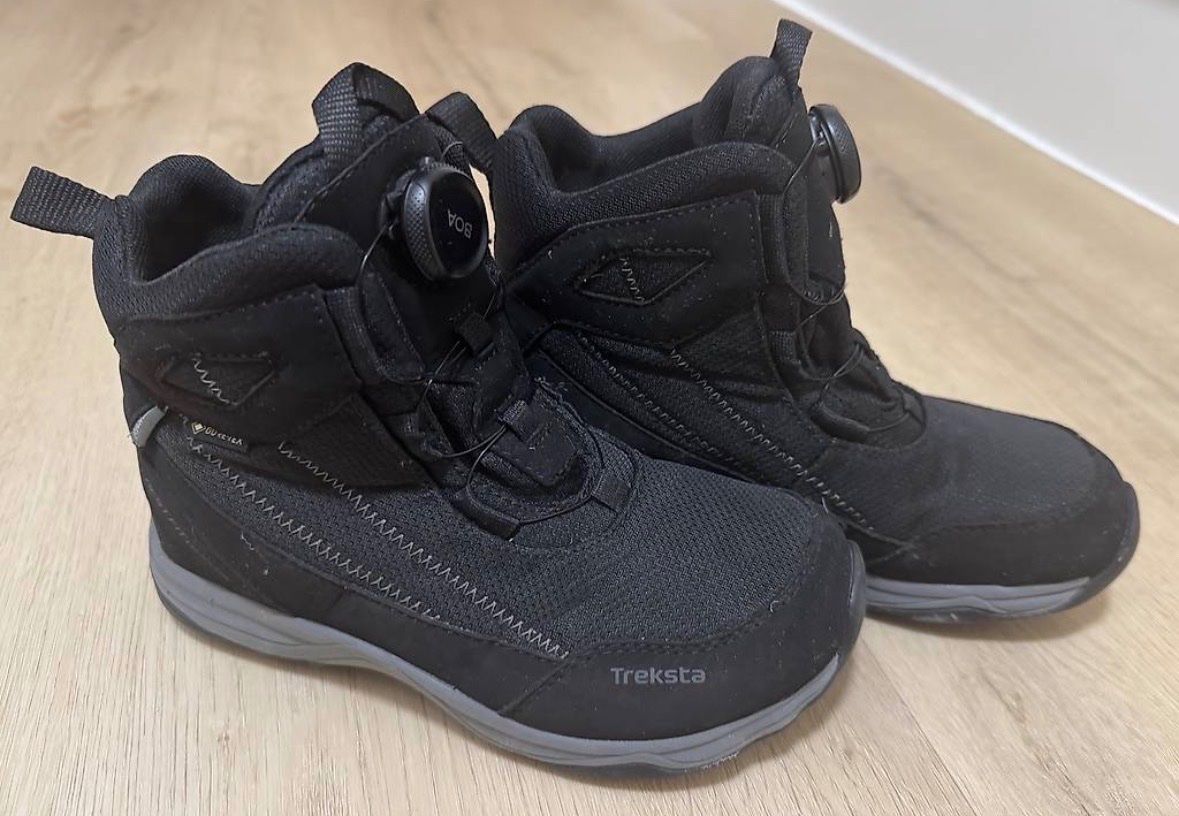 Scarpe per ragazzi: Treksta Kinderboots, Grösse 33, wie neu – Usato da Bachenbülach venduto da Elcomaster 1
