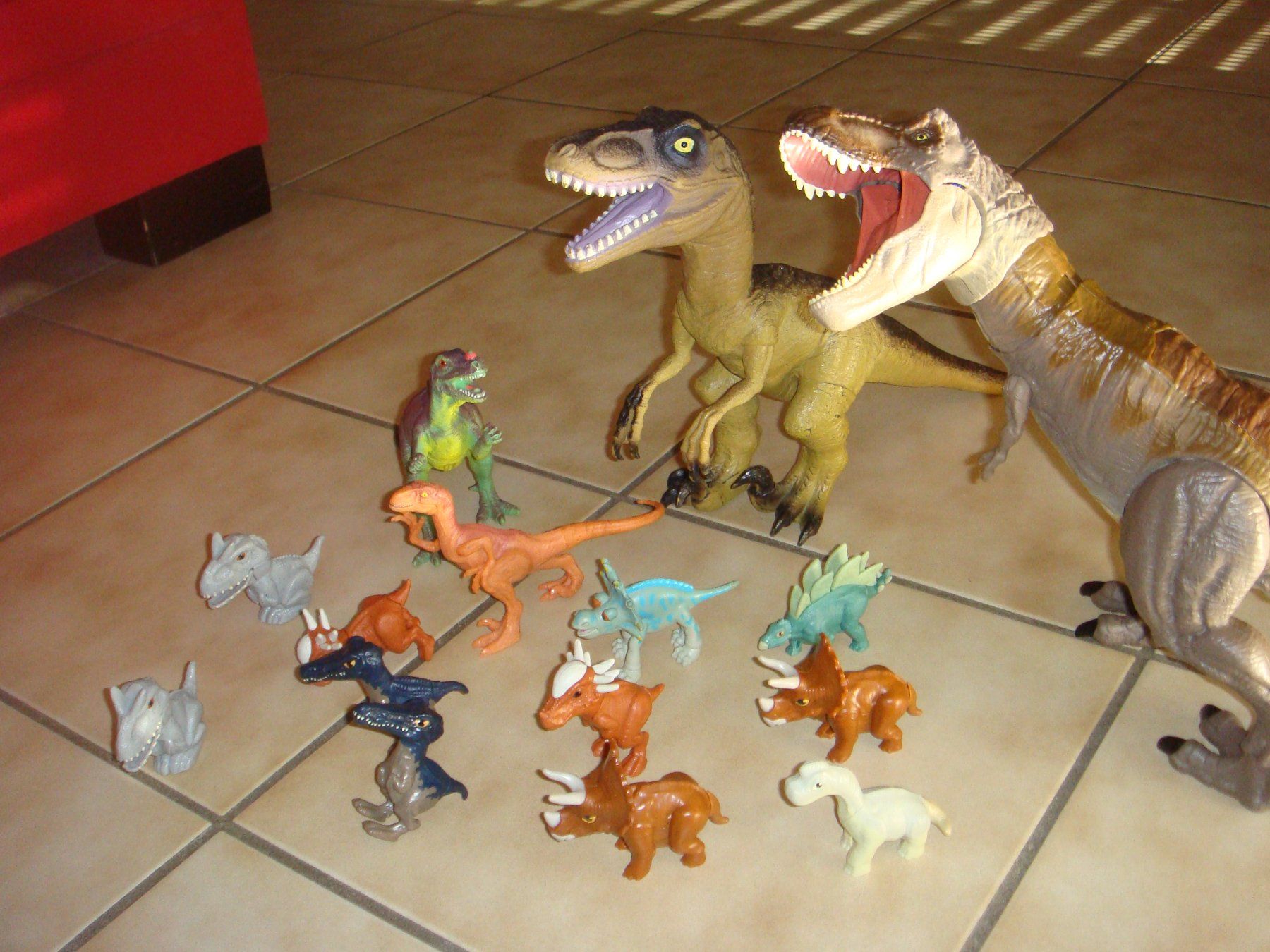Figuren: Dinosaurier gross und klein mehrere – Gebraucht aus Reinach BL von Maryichbins 1