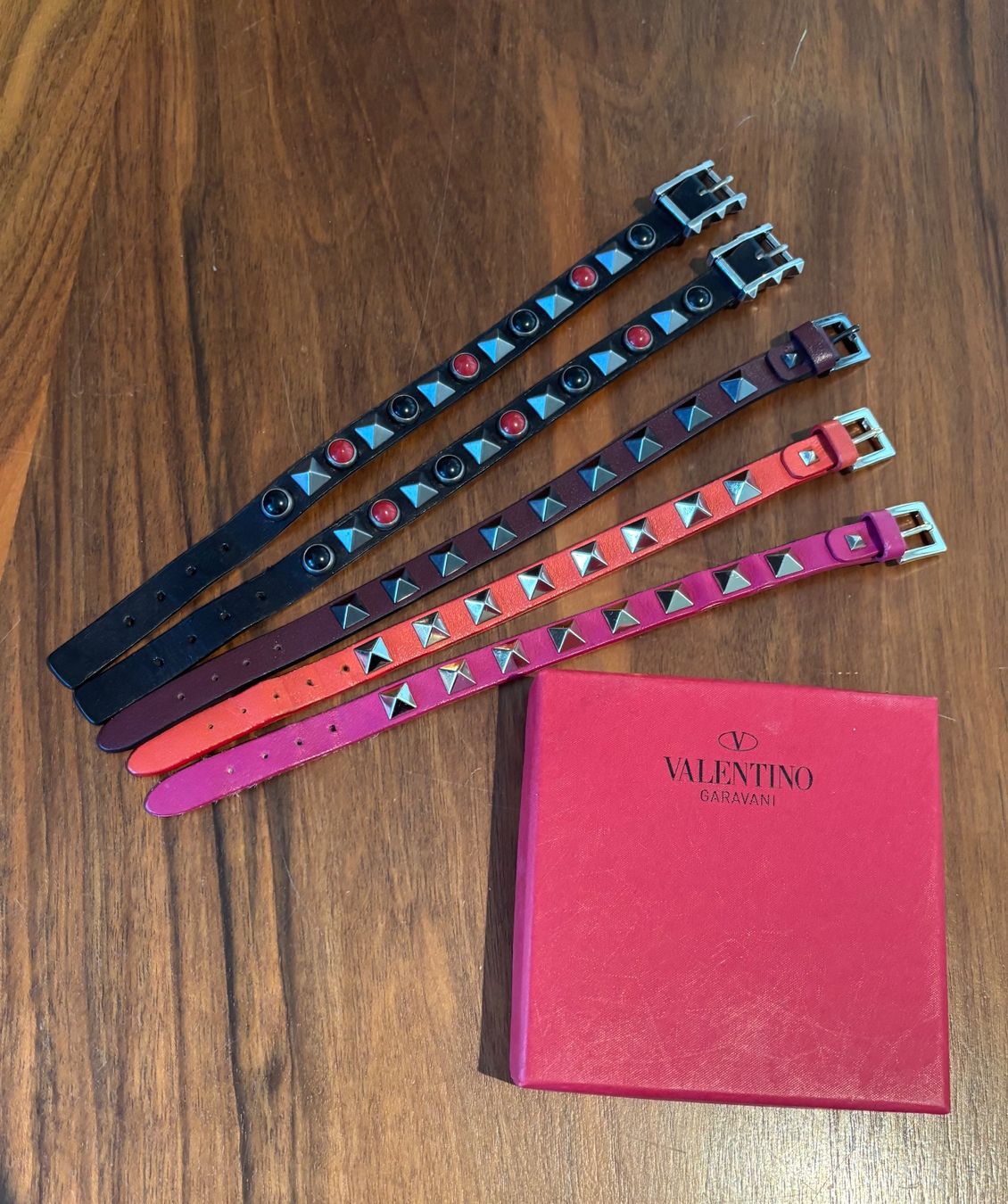Valentino Bracciali & Braccialetti: Valentino Garavani Rockstud Rolling Lederarmband – Usato da Jona venduto da FashionQueen2306 4