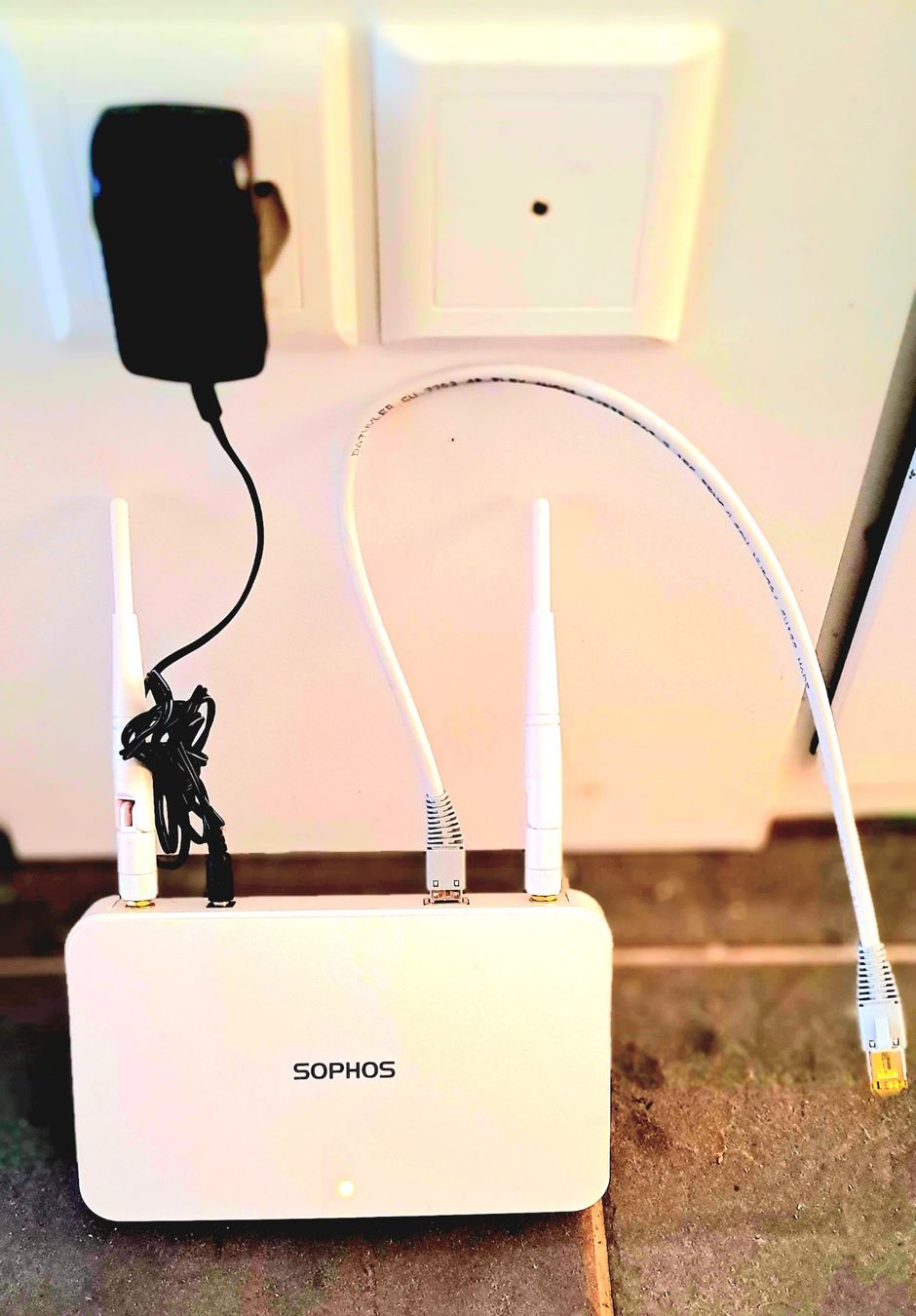 Modems & Router: Sophos - Konvolut von Access Points / mit Zubehör – Gebraucht aus Egnach von ASTROFRITZ 1