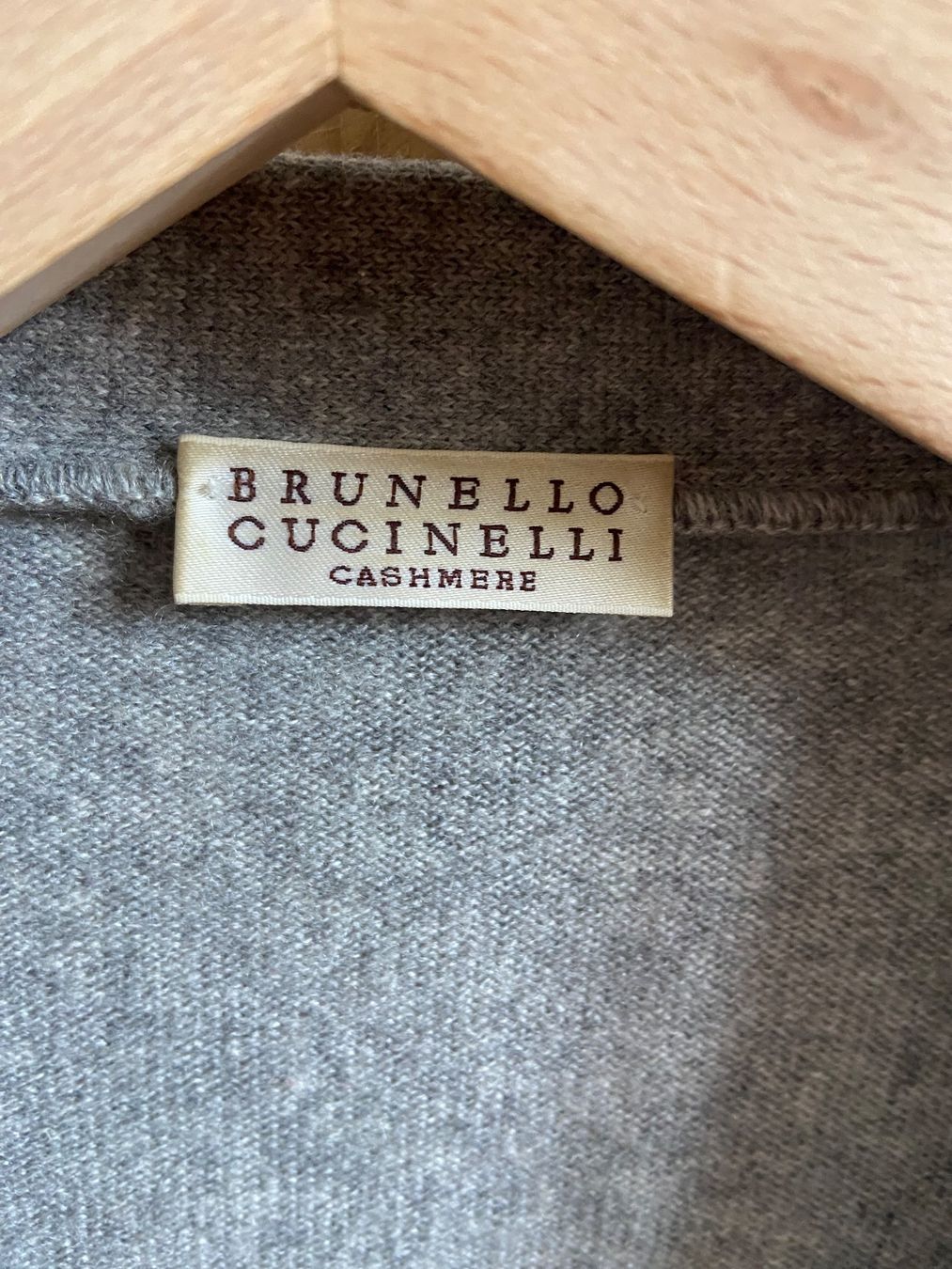 Brunello Cucinelli Giacche: Brunello Cucinelli Cardigan - Kaschmir, hellgrau, Gr. L – Usato da Zürich venduto da Johanna028 1