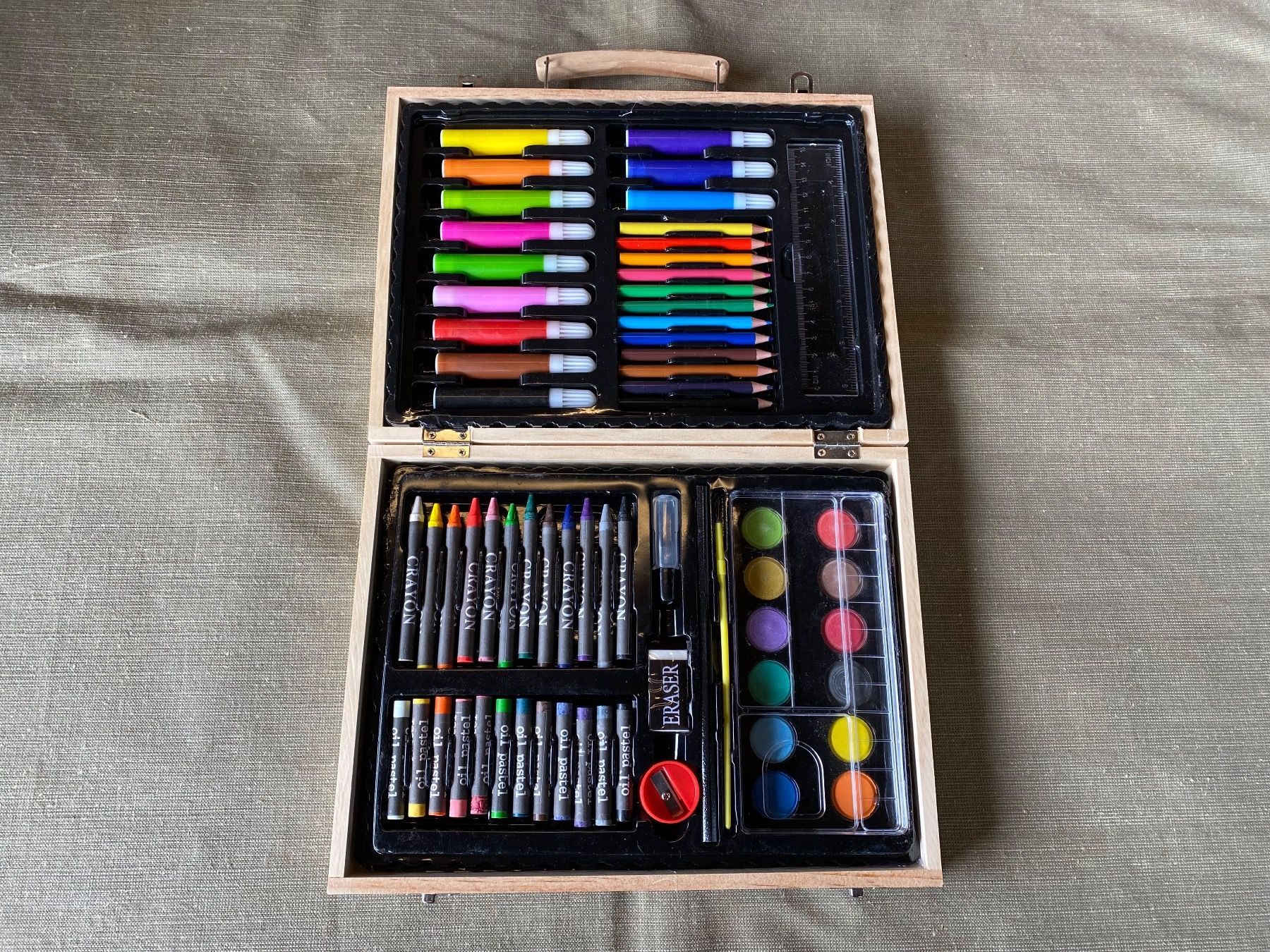 Colori: schönes Malkasten Set mit Holzkoffer – Usato da Feldbach venduto da Olive1