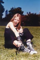 Original Autogramm von AVRIL LAVIGNE auf Großfoto