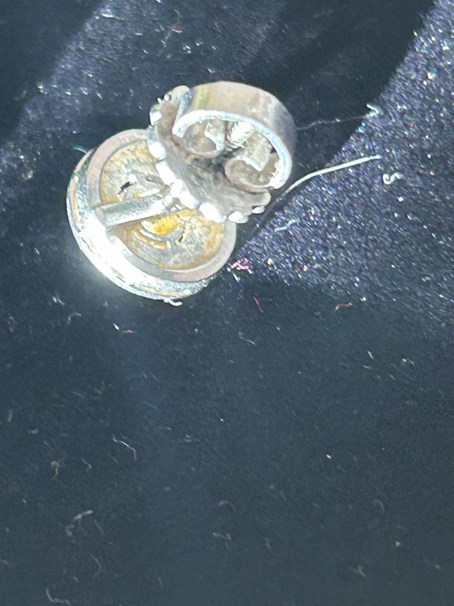 Ohrringe & -stecker: Gold Ohrstecker mit diamanten Steinen – Gebraucht aus Roggwil BE von Viking72 2