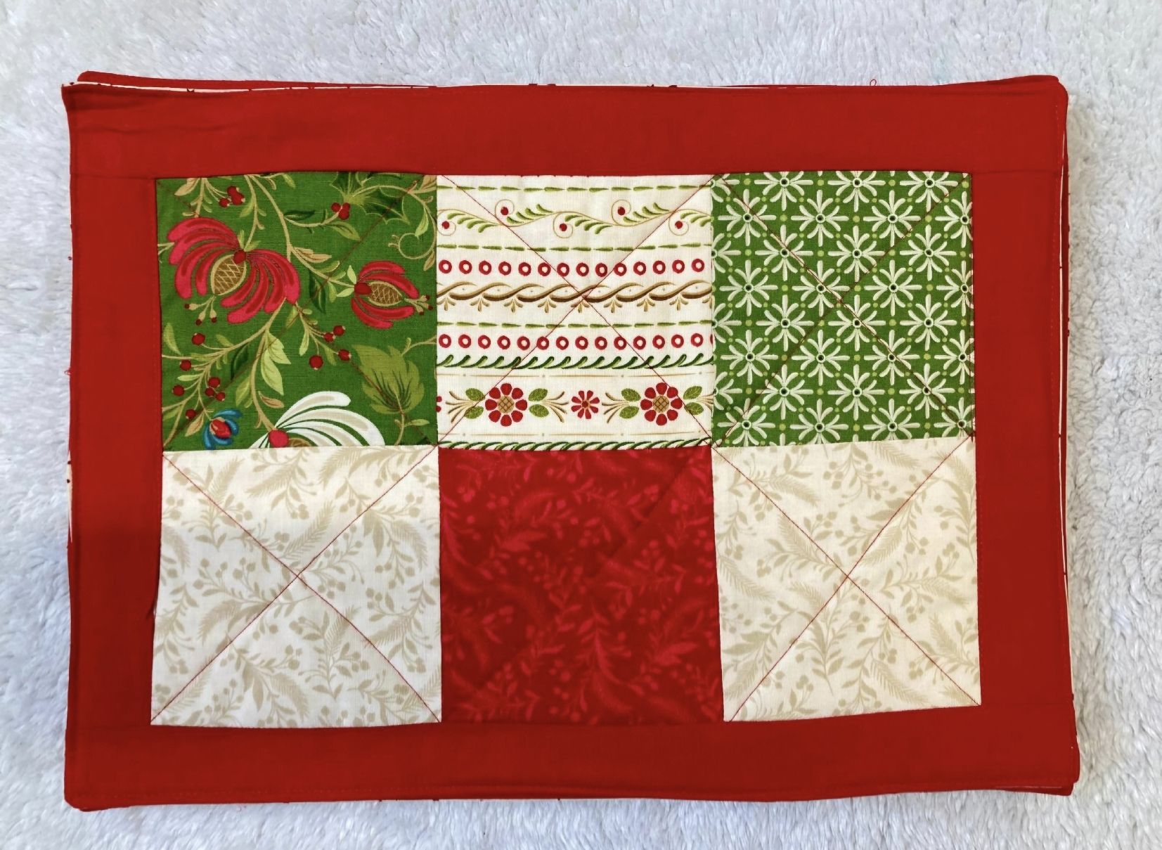 Set di tavolo e panche: Neu Handgemachtes 6er Patchwork-Tischset Weihnachtsdesign – Nuovo (secondo la descrizione) da Fischbach-Göslikon venduto da Rainbow88