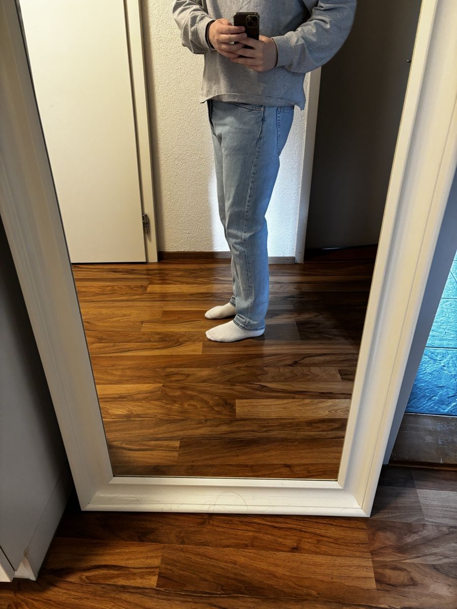Weekday Jeans: Weekday Pine Regular Tapered Jeans | 33/30 – Usato da St. Gallen venduto da NPC_mit_Twint 4
