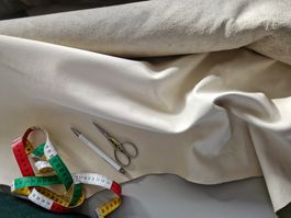 Leder Reste Möbelleder beige cremeweiss