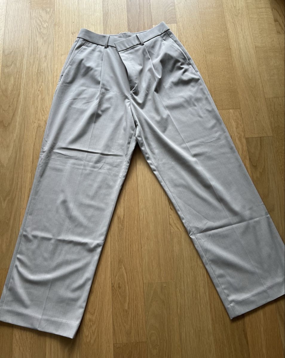 Completi: Pantalon Costume Uniqlo – Nuovo (secondo la descrizione) da Epalinges venduto da pau_78d8