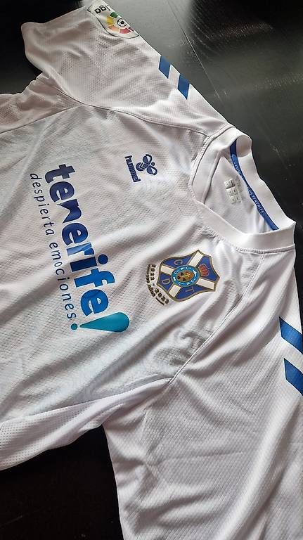 Canottiere & Pantaloni: CD Teneriffa Fussball Trikot Spanien – Usato da Chur venduto da Hoppchur_83