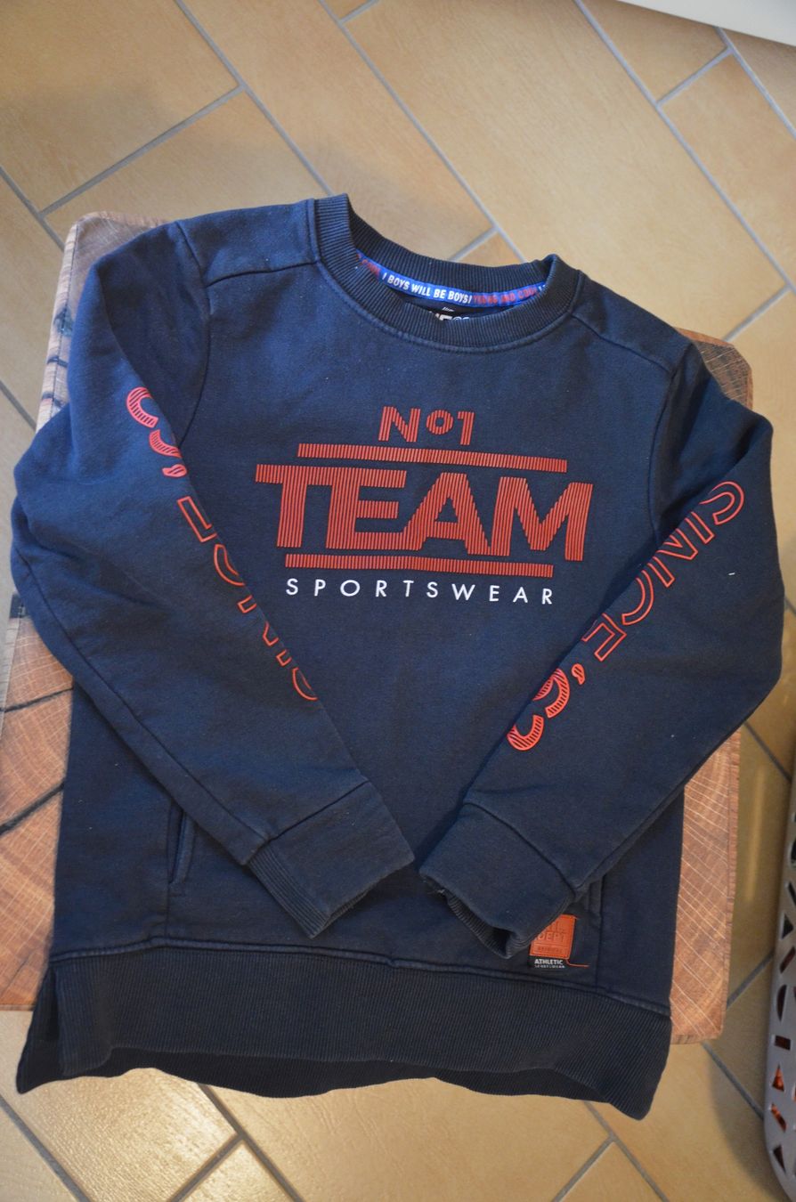 Pullover & Sweatshirts: TAILLE 146-152 - SWEATSHIRT – Gebraucht aus Chiasso von Dolly015