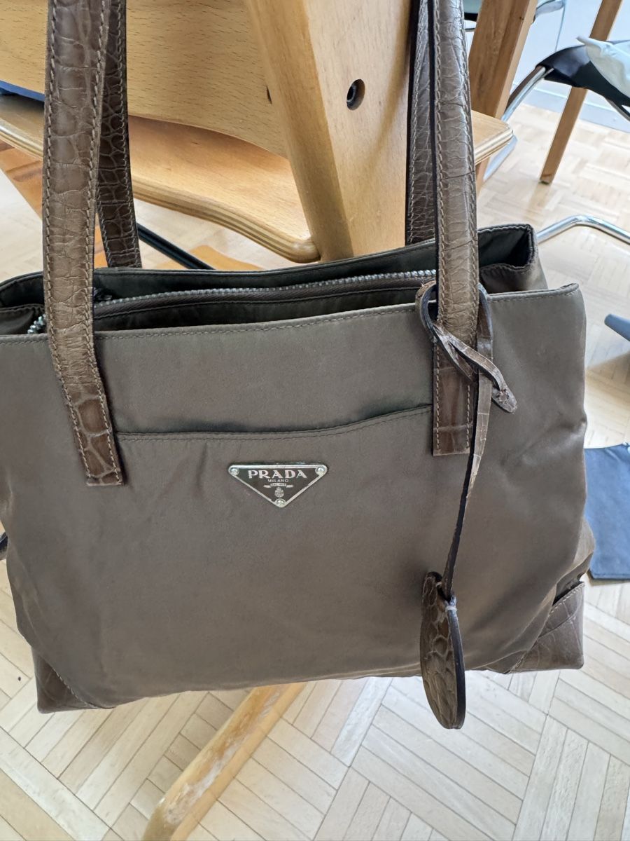 Prada Borse da donna: PRADA vintage bag from Y2K era – Usato da Bern venduto da ili_bg5s 1