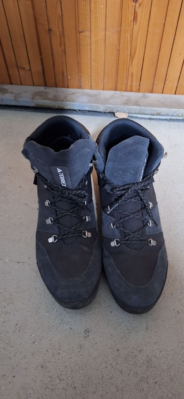 Adidas Herrenschuhe: Winterstiefel Adidas Terrex Grösse 46 – Gebraucht aus Auw von Tapout