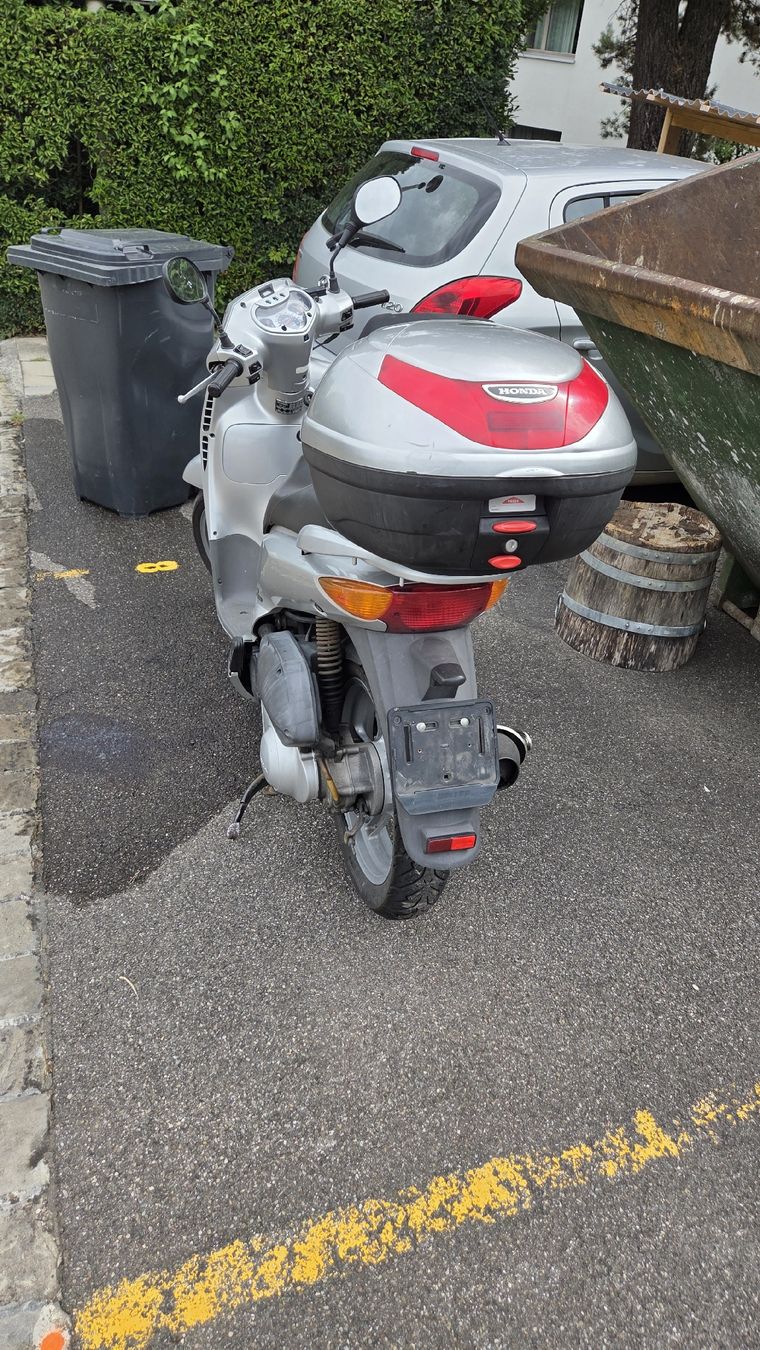 Honda Scooters: Roller Honda SH125 - defekt – Defekt aus Ebmatingen von and_wlz9 2