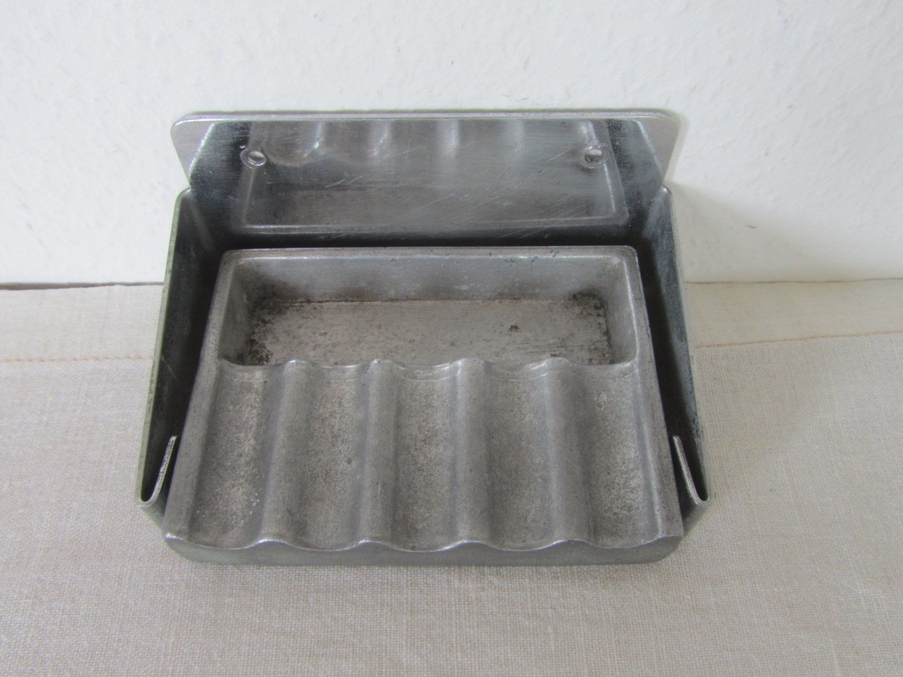 Aschenbecher: Vintage Wandaschenbecher / Alu – Gebraucht aus Seengen von mikelele 2