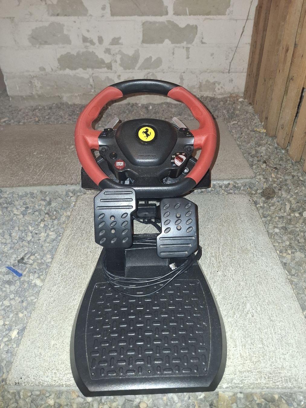Thrustmaster Manettes: thrustmaster Ferrari Lenkrad – D'occasion à Grenchen par ped_6zlg