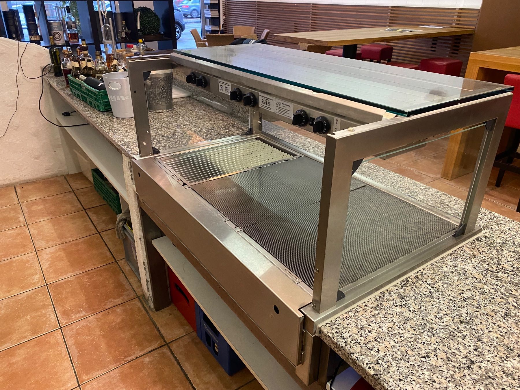 Allestimento di negozi e stand fieristici: Warmhalte Vitrine – Usato da St.Gallen venduto da Oren 1