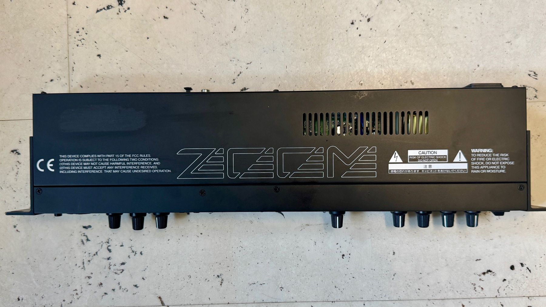 Zoom Instruments de musique: MULTIEFFEKTGERÄT Zoom mit EFTP – Neuf (Voir description) à Oberrohrdorf par eob45 1