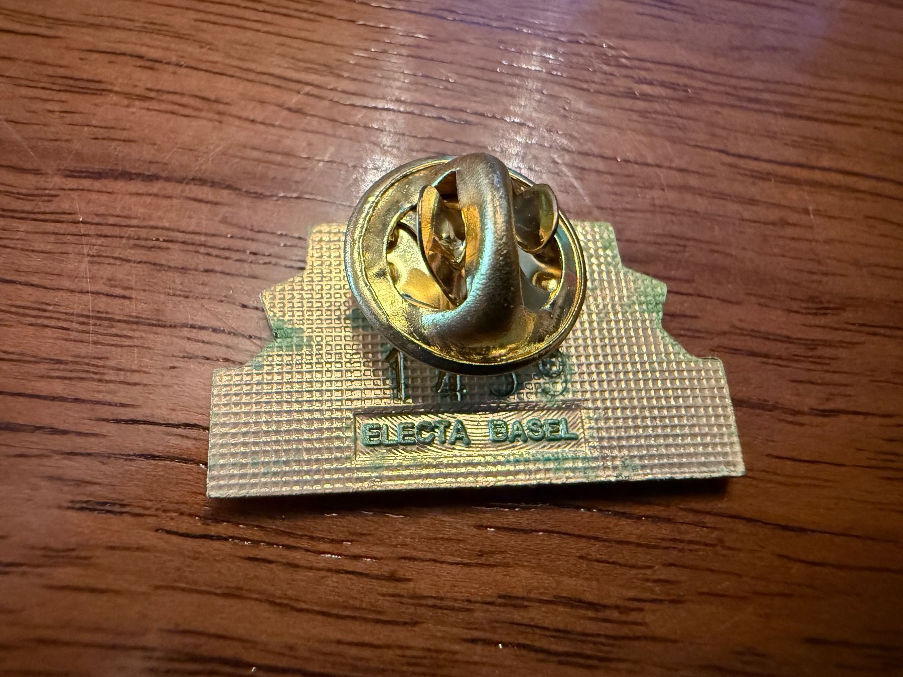 Placchette & Badge: Anstecknadel Eduscho Kaffee Electa Basel gebraucht – Usato da Erstfeld venduto da Mario_boe0 1