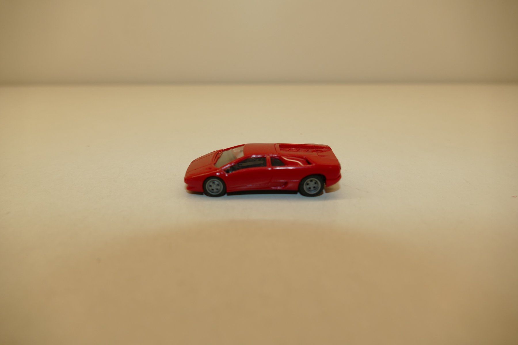 Herpa Modellini d'auto: Herpa 1:87: Lamborgini Diablo rot – Nuovo (secondo la descrizione) da Niederhasli venduto da Flash32 1
