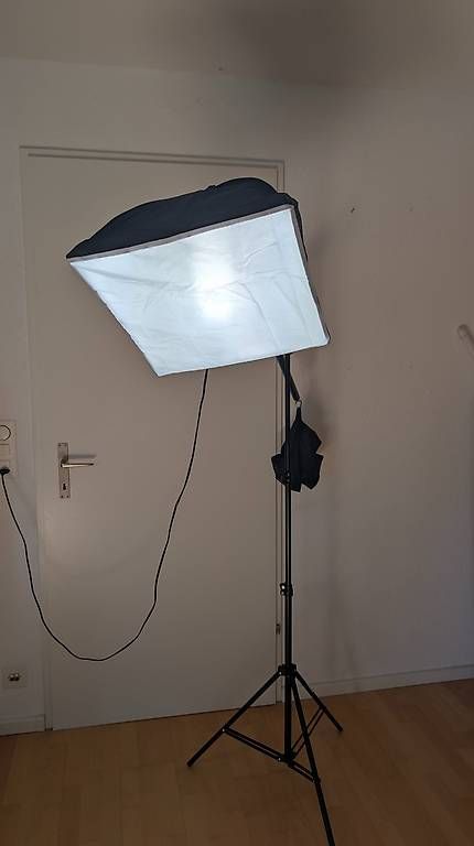 Lampade: tectake Studioleuchte mit Softbox und Stativ – Usato da Bremgarten b. Bern venduto da Flintli 2