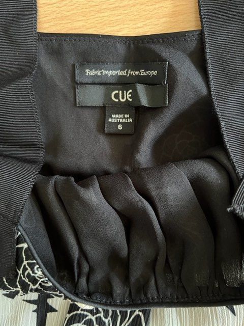 Kleider: Elegantes Kleid Gr 34 cue – Gebraucht aus Wabern von adamovski 4