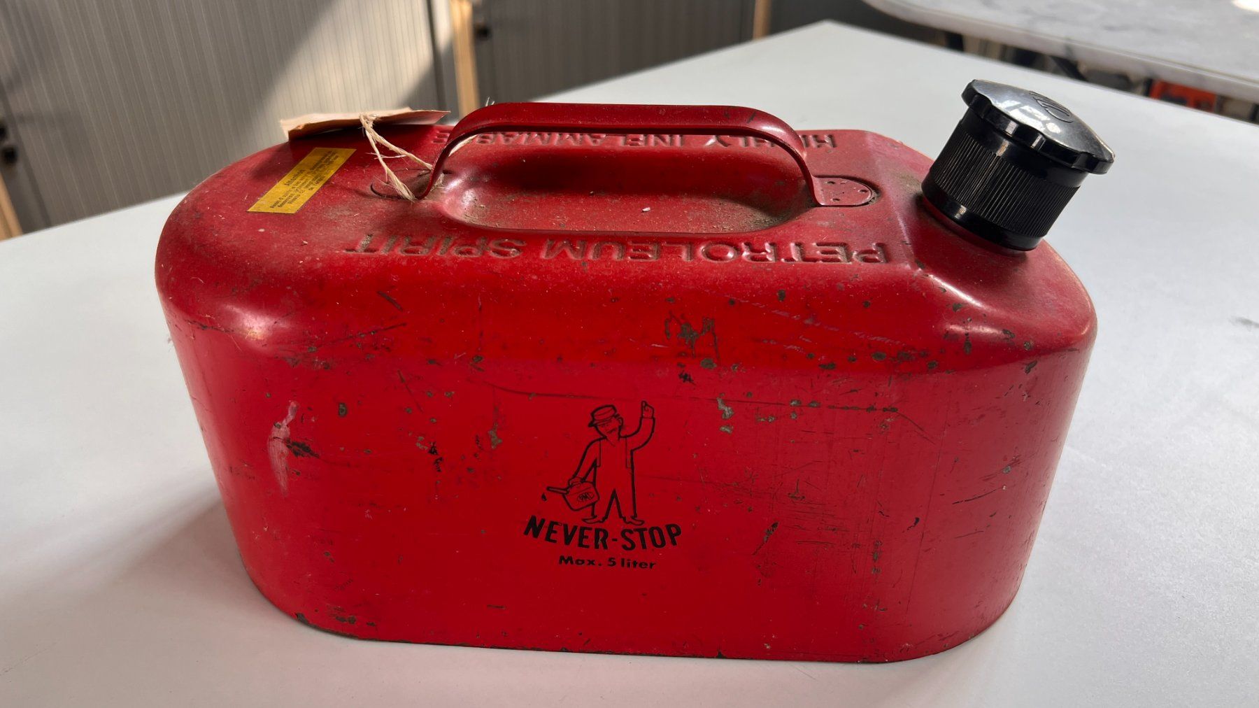 US Army Benzinkanister: Vintage Never-Stop Benzinkanister, 5 Liter, Rot, Rarität – Gebraucht aus Zeiningen von osm61