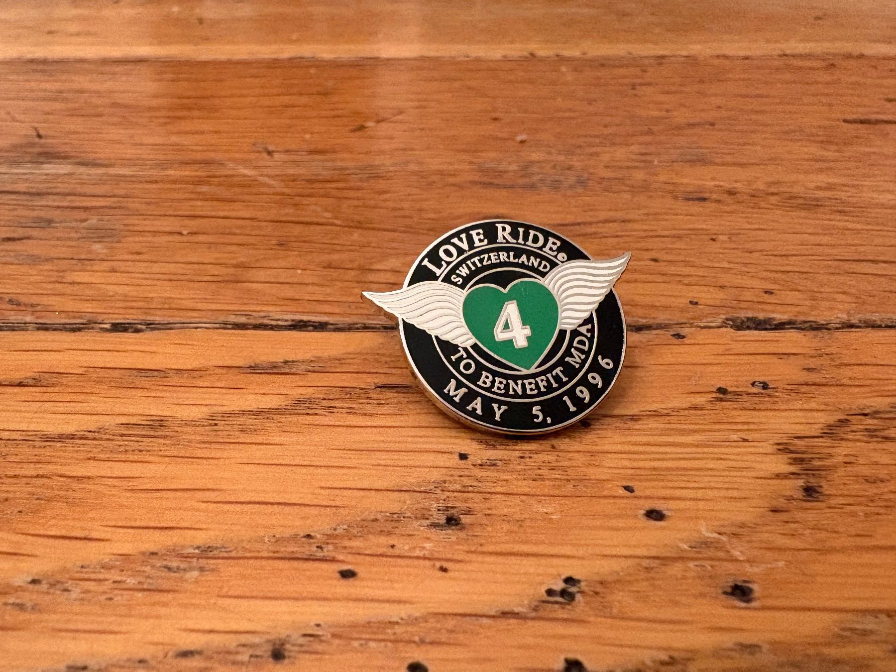 Placchette & Badge: Love Ride Pin - Nr.4 – Usato da Heimiswil venduto da Lebensarchitekt