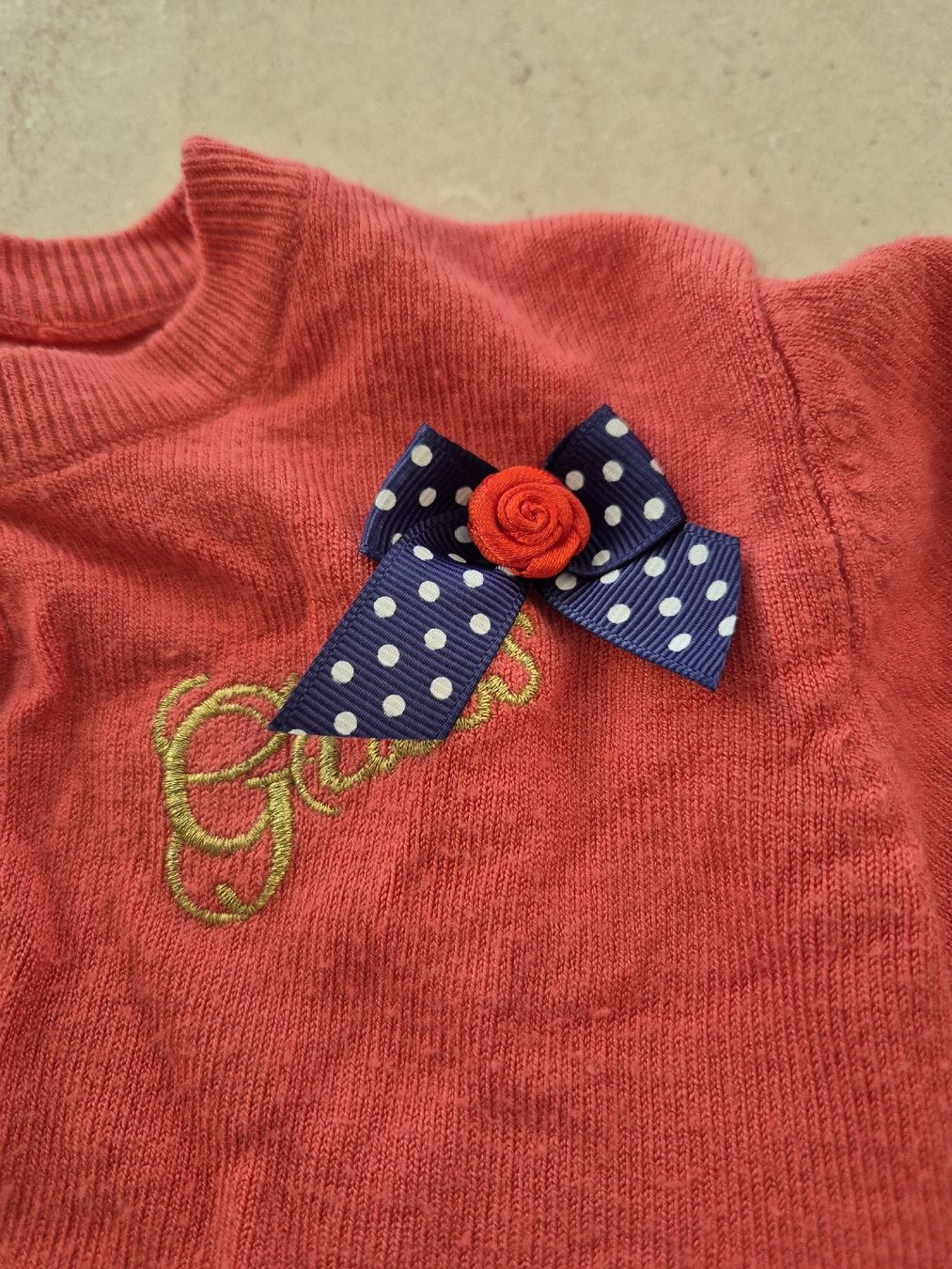 Guess Giacche & Cappotti: GUESS Cardigan Mädchen Gr. 92 – Usato da Adliswil venduto da Stardust11 1