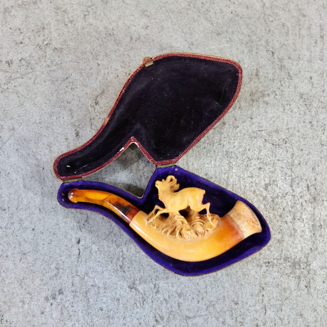 Pipe & Accessori: Antike Meerschaumpfeife mit Hirsch-Schnitzerei – Usato da Basel venduto da Brocki-auf-dem-Wolf