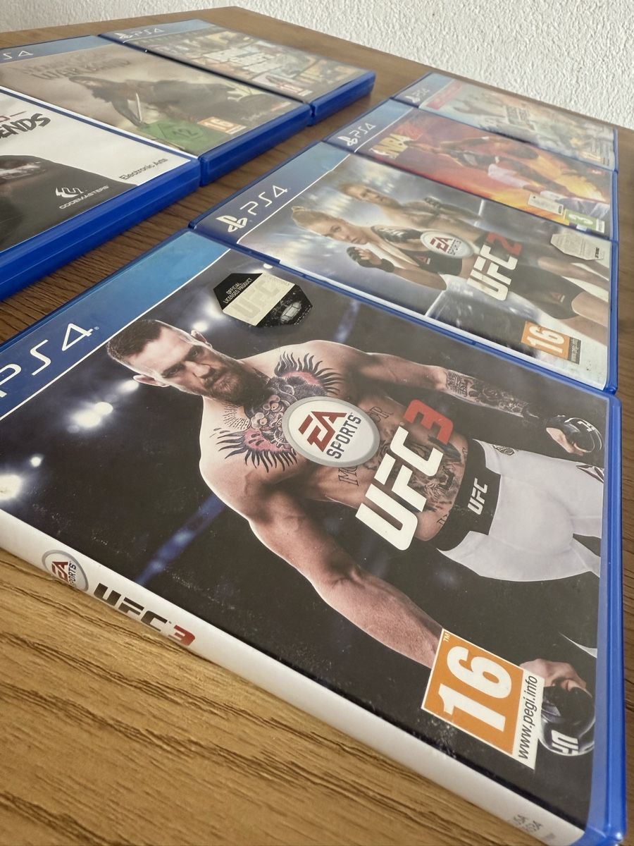 Sony Console: Sony Playstation  – PS4 inkl. Spiele und Controller – Usato da Fribourg venduto da AngeAvecH 1